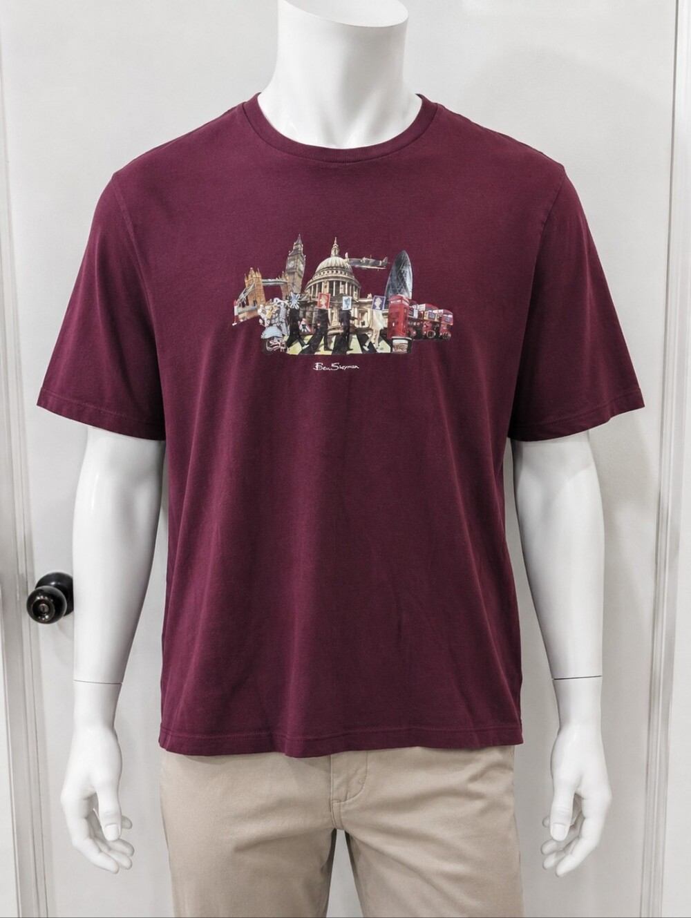Vintage Ben Sherman Graphic T-Shirt Burgundy London Landmark Print Tee Size M